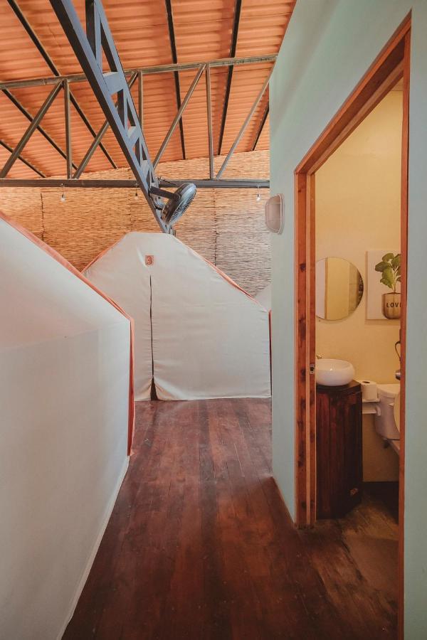 Habitat Surf Glamp Hotell Playa Santa Teresa  Exteriör bild